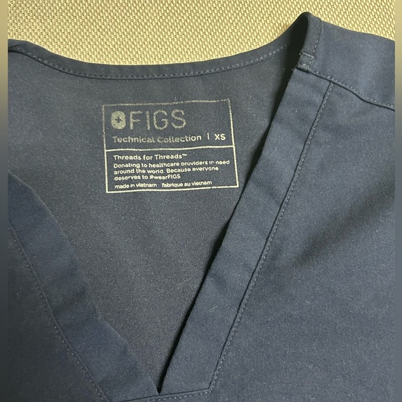FIGS Women's Size XSmall Dark Blue Short Sleeve V Neck 2 Pocket Scrub Top - Picture 10 of 13